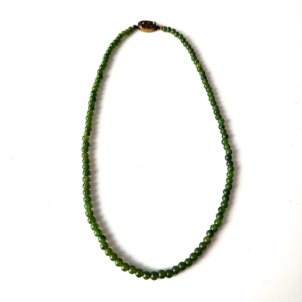Vintage Nephrite Jade necklace with silver clasp